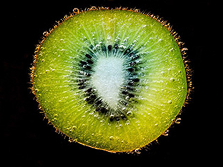 sezione orizzontale di kiwi