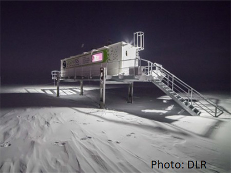 stazione spaziale al buio